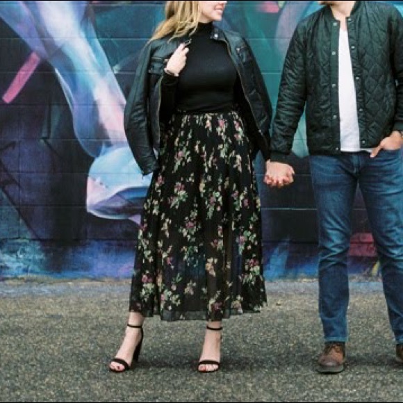 Black Floral Skirt - Picture 10 of 10